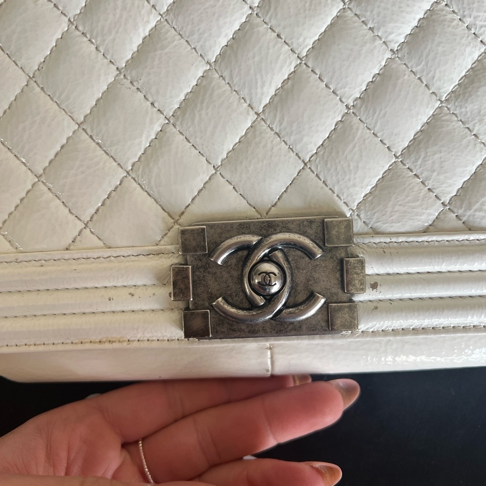 Chanel Boy Bag Quilted White w/ gun metal hardware - Picture 2 of 6